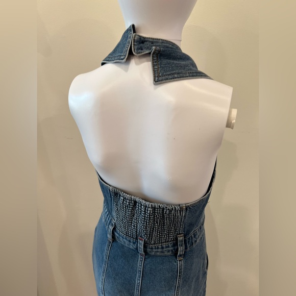 •Alice + Olivia •Noemi Halter Neck Denim Jumpsuit •Worn once •Size: 28 - Picture 5 of 15